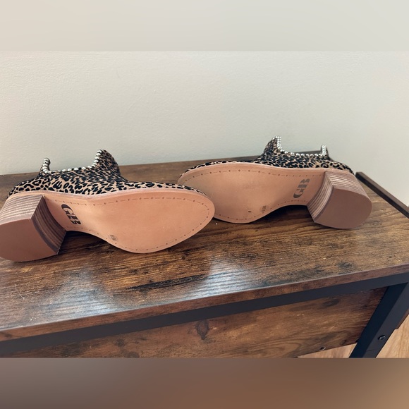 NWOT Women's GB Leopard Print Studded Ankle Boot Booties size 6.5 - Picture 3 of 8